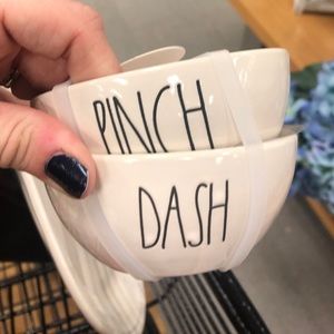 Rae Dunn pinch and dash set